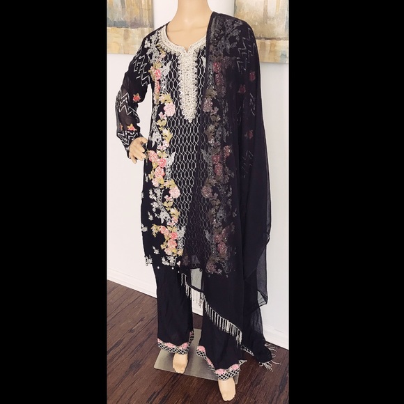Black Pakistani formal wear. - Picture 1 of 1